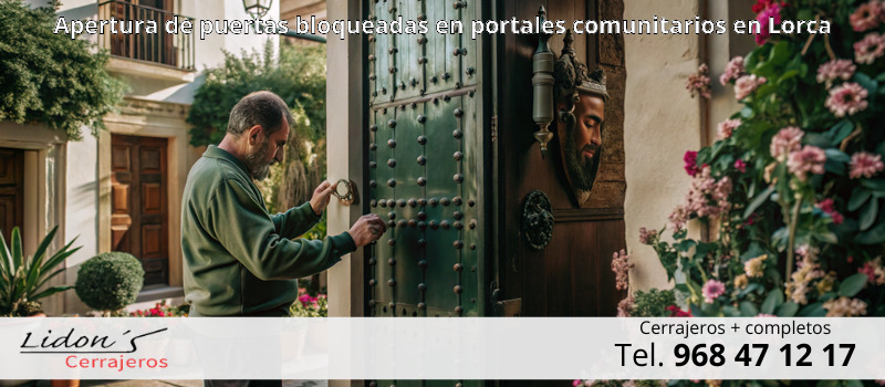 Apertura de puertas bloqueadas en portales comunitarios en Lorca