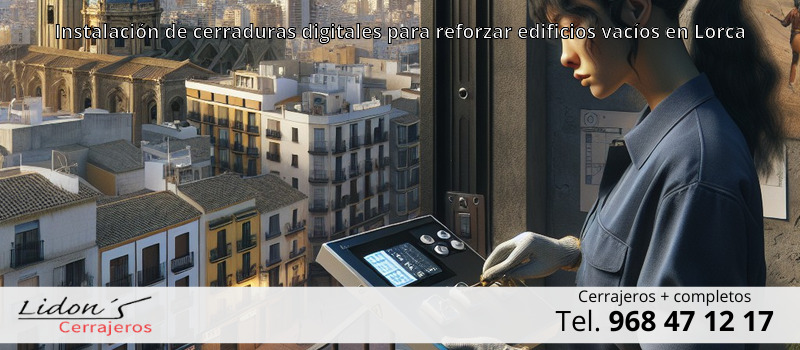Instalación de cerraduras digitales para reforzar edificios vacíos en Lorca